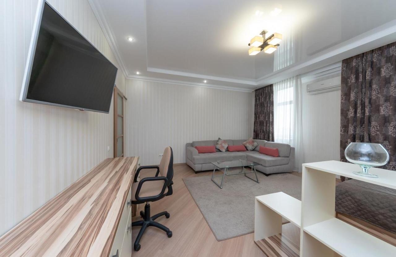 Апартаменти Люкс Класу В Новому Будинку В Центрі Kyiv Exterior photo