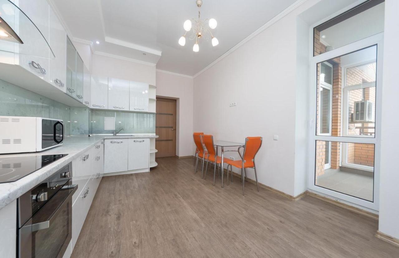 Апартаменти Люкс Класу В Новому Будинку В Центрі Kyiv Exterior photo